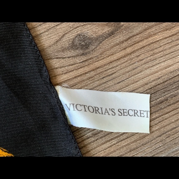 Victoria secret scarf - Picture 5 of 6